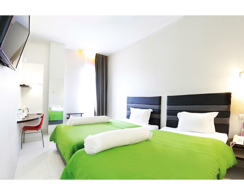 Emerald Hotel Тернате Экстерьер фото